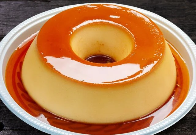 Esse pudim caseiro é tão cremoso que até quem não gosta vai pedir a receita Esse pudim caseiro é tão cremoso que até quem não gosta vai pedir a receita